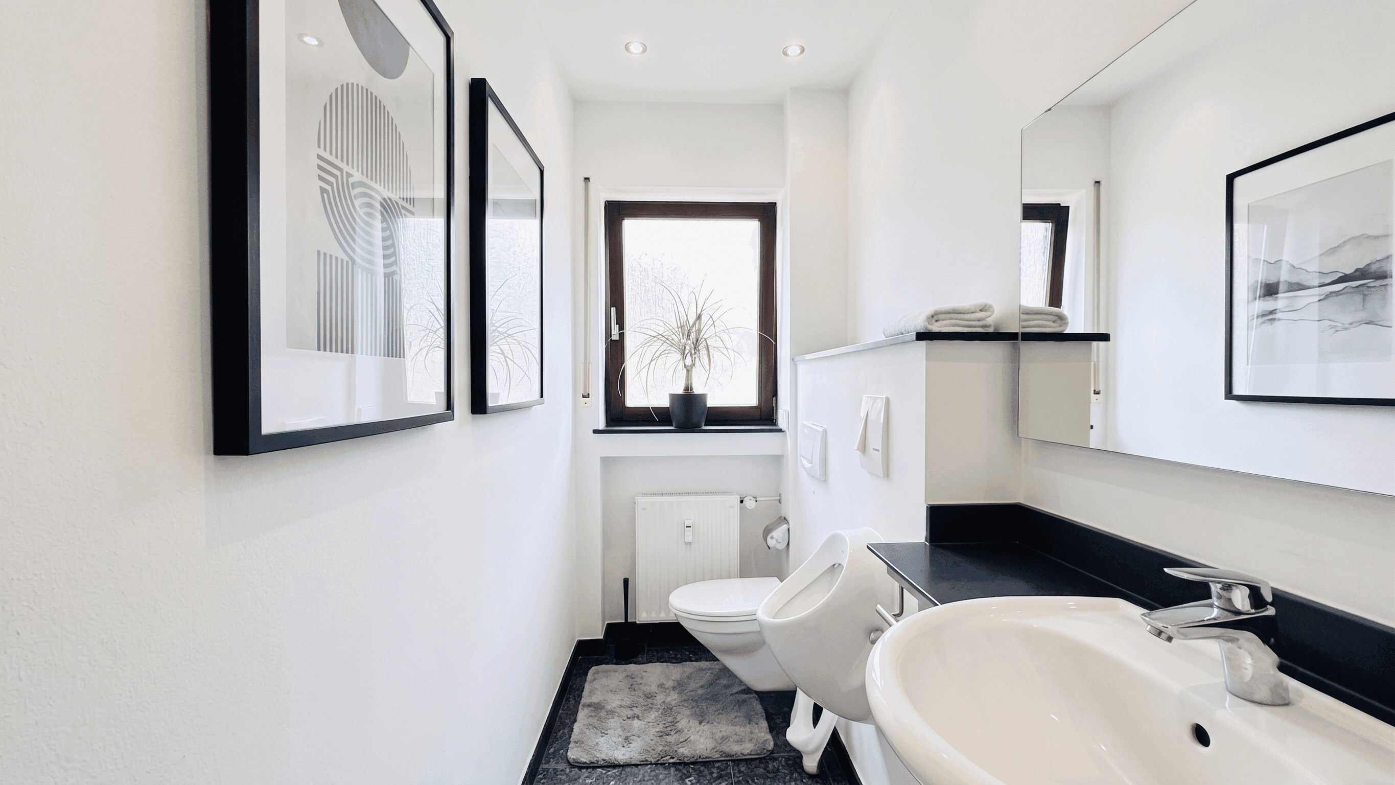 Modern 3-Bedroom Apartment with Garage near Clay