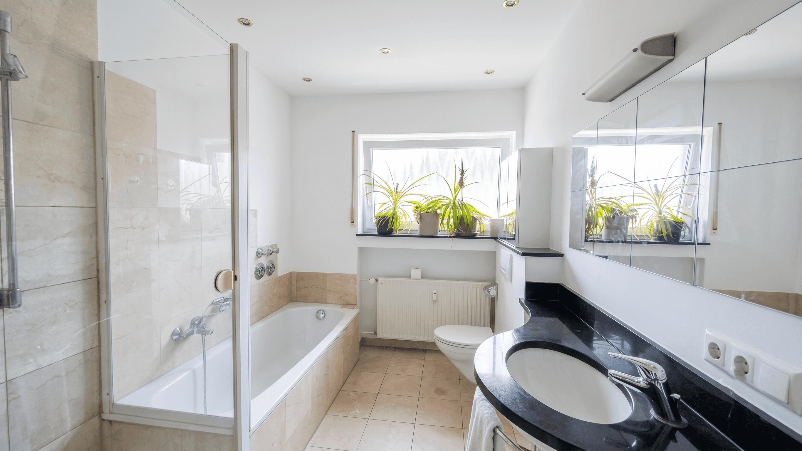 Modern 3-Bedroom Apartment with Garage near Clay