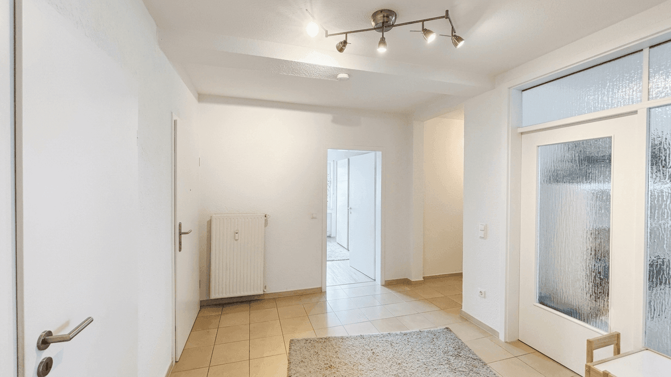 Modern 3-Bedroom Apartment with Garage near Clay