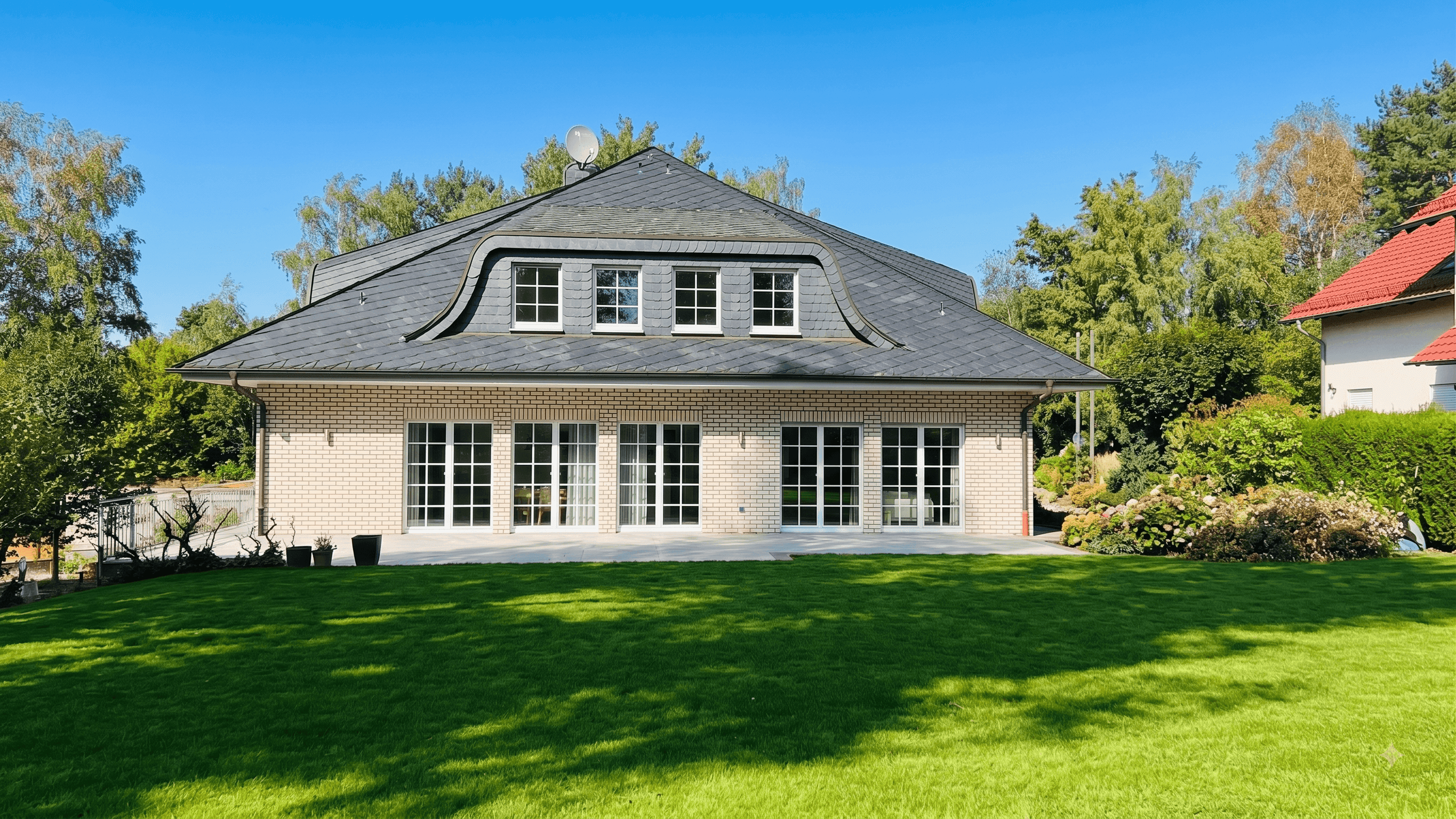 4BR / 2.5BA detached house garage huge yard fireplace fitted kitchen 10min to Wiesb