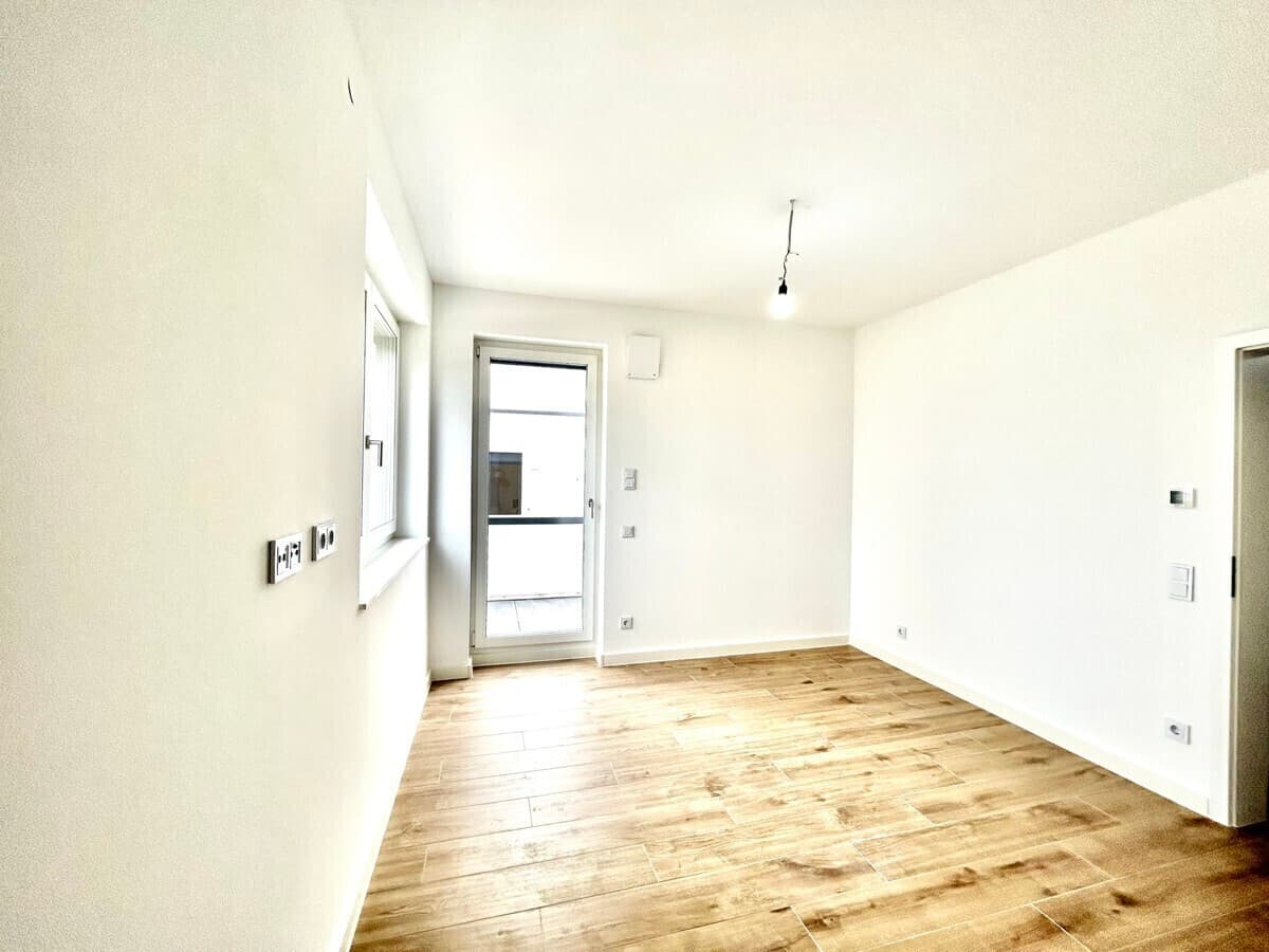 RENTED: Wiesbaden 3br penthouse 120m² condo, rooftop, 2 parking, fitted kitchen 10min to Clay