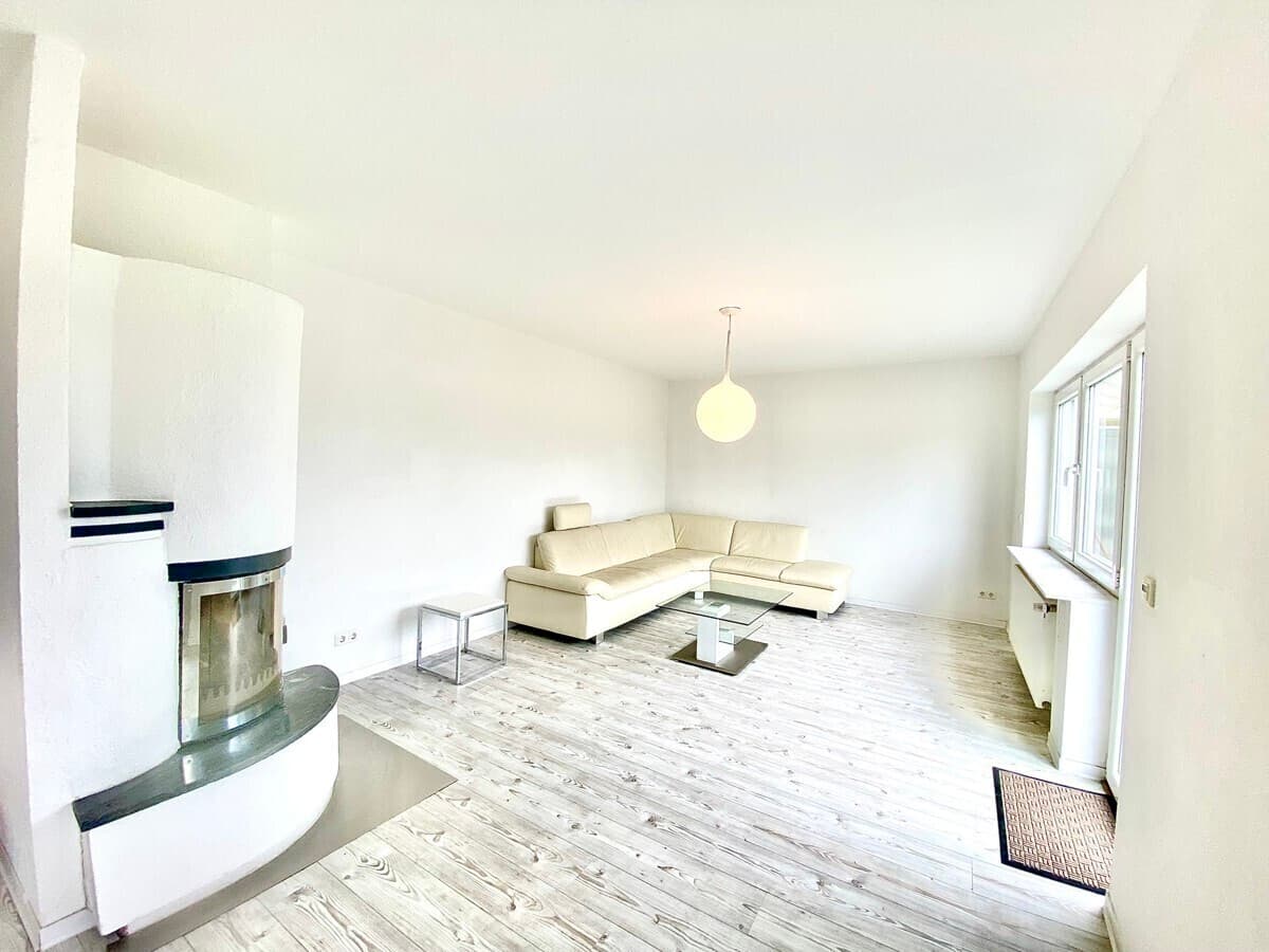 AS IMMOBILIEN: Wiesbaden Delkenheim Wohnen und Arbeiten unter einem Dach EBK, Kamin, Stellplätze