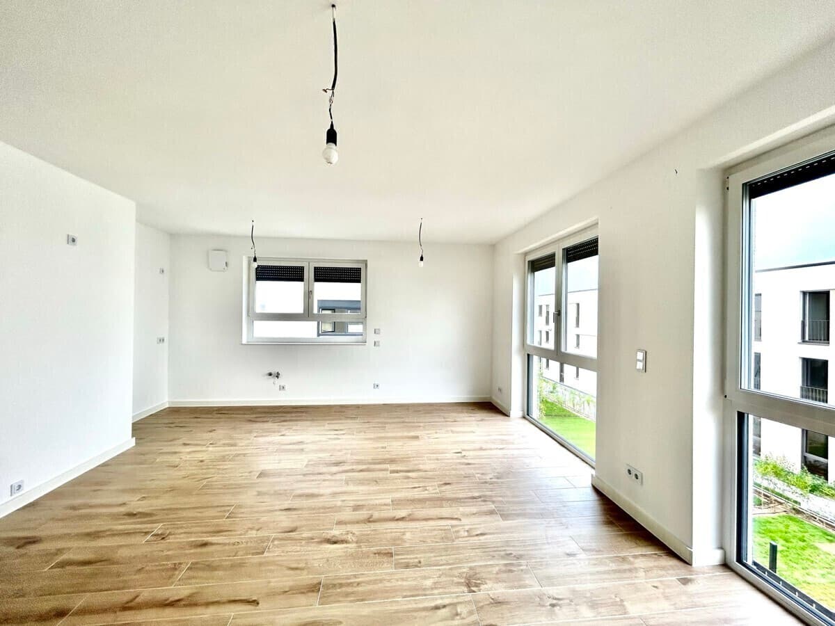 RENTED: Wiesbaden 3br penthouse 120m² condo, rooftop, 2 parking, fitted kitchen 10min to Clay