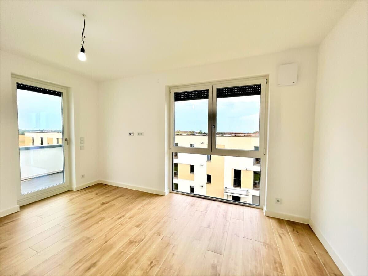 RENTED: Wiesbaden 3br penthouse 120m² condo, rooftop, 2 parking, fitted kitchen 10min to Clay