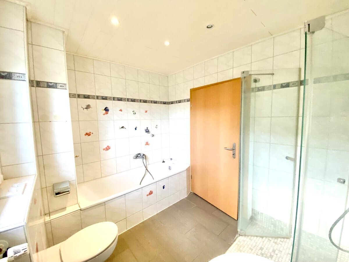 AS IMMOBILIEN: Wiesbaden Delkenheim Wohnen und Arbeiten unter einem Dach EBK, Kamin, Stellplätze