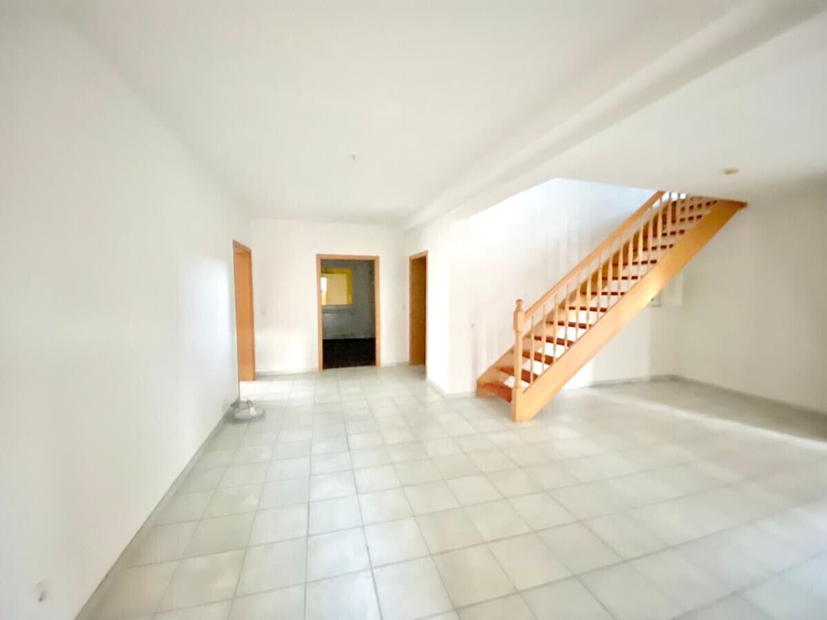 AS IMMOBILIEN: Wiesbaden Delkenheim Wohnen und Arbeiten unter einem Dach EBK, Kamin, Stellplätze