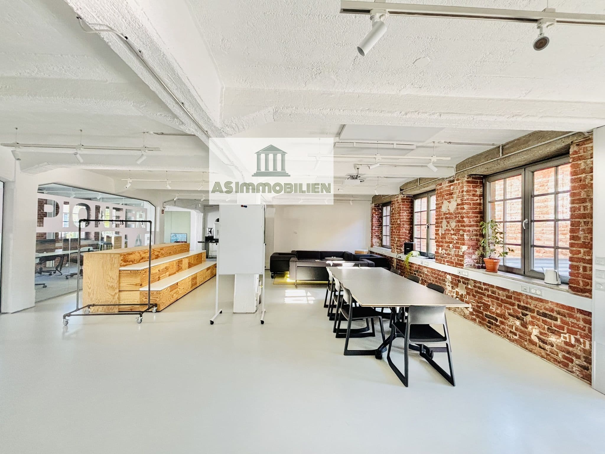 AS IMMOBILIEN: Exklusives Büro-Loft in Toplage von Idstein – 1. OG mit Aufzug & Balkon