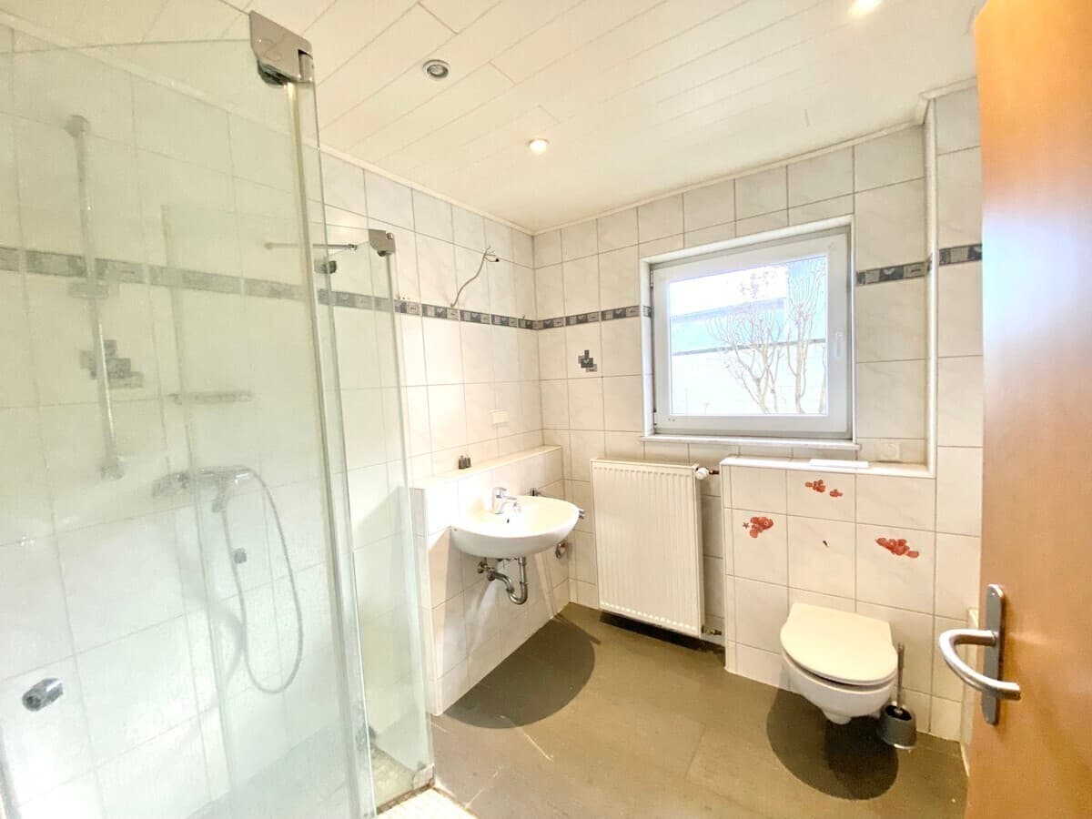 AS IMMOBILIEN: Wiesbaden Delkenheim Wohnen und Arbeiten unter einem Dach EBK, Kamin, Stellplätze