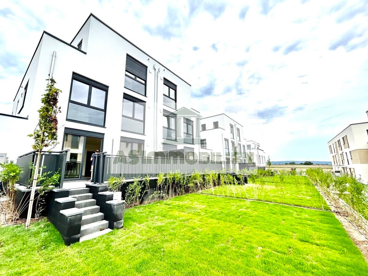 RENTED: Wiesbaden 3br penthouse 120m² condo, rooftop, 2 parking, fitted kitchen 10min to Clay