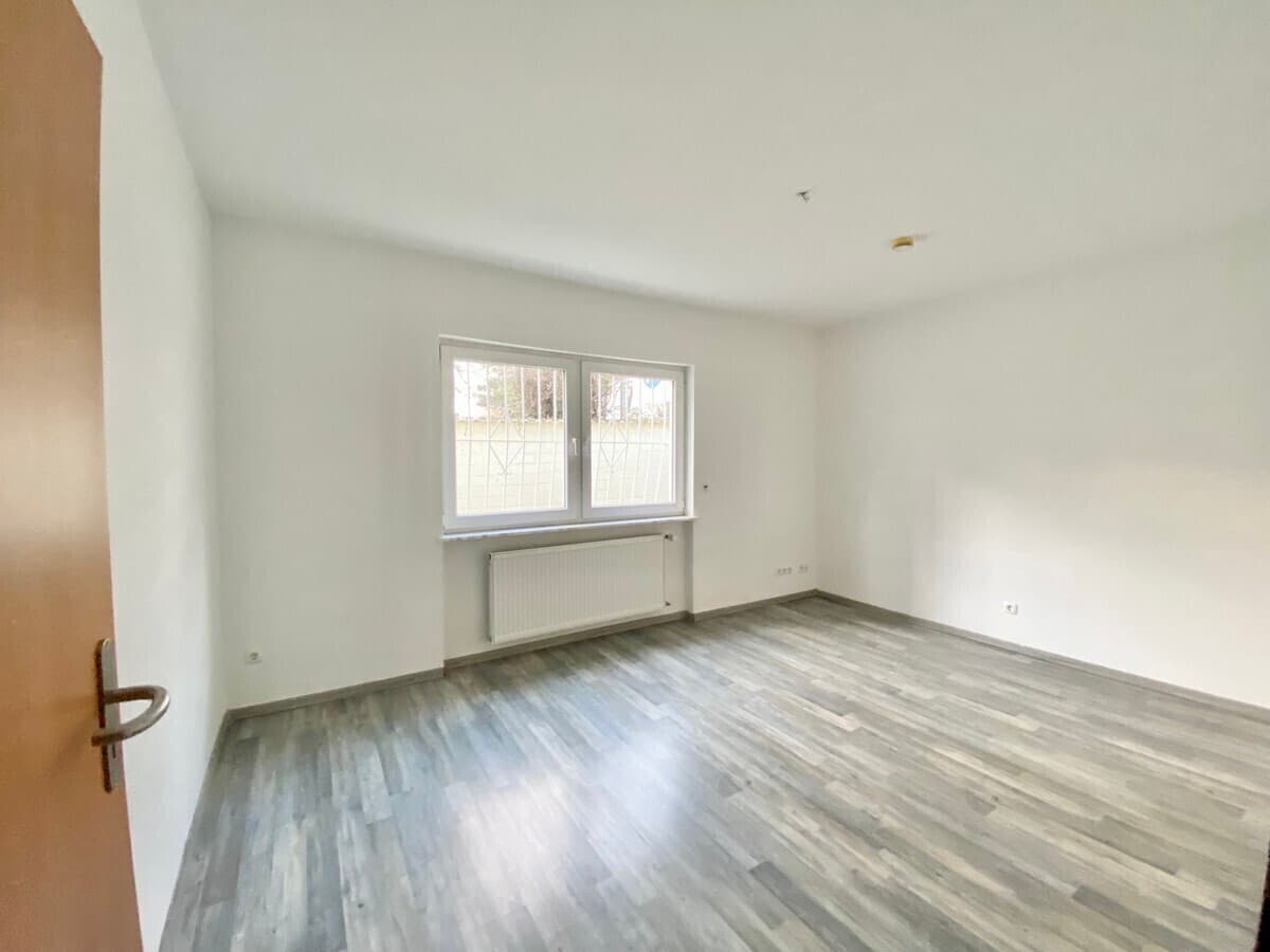 AS IMMOBILIEN: Wiesbaden Delkenheim Wohnen und Arbeiten unter einem Dach EBK, Kamin, Stellplätze