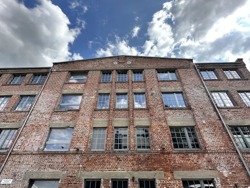 AS IMMOBILIEN: Exklusives Büro-Loft in Toplage von Idstein – 1. OG mit Aufzug & Balkon