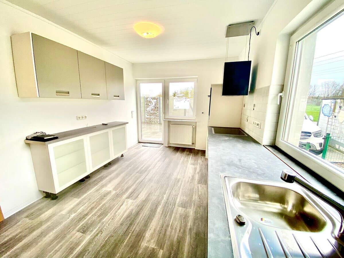 AS IMMOBILIEN: Wiesbaden Delkenheim Wohnen und Arbeiten unter einem Dach EBK, Kamin, Stellplätze