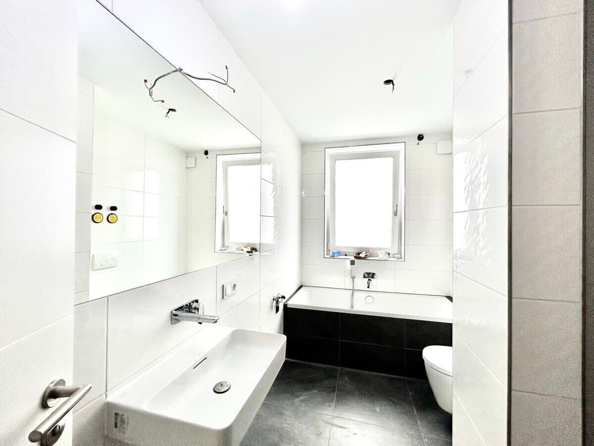 RENTED: Wiesbaden 3br penthouse 120m² condo, rooftop, 2 parking, fitted kitchen 10min to Clay