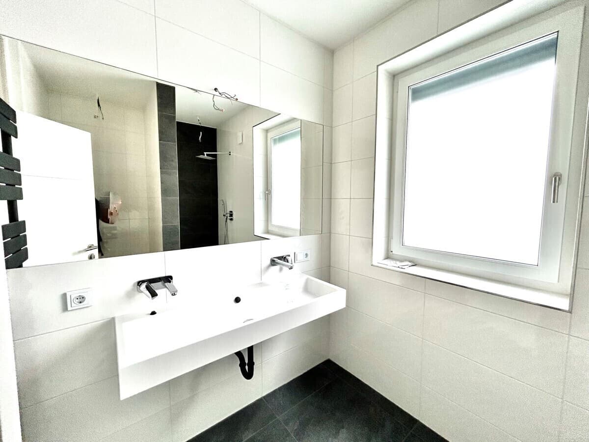 RENTED: Wiesbaden 3br penthouse 120m² condo, rooftop, 2 parking, fitted kitchen 10min to Clay