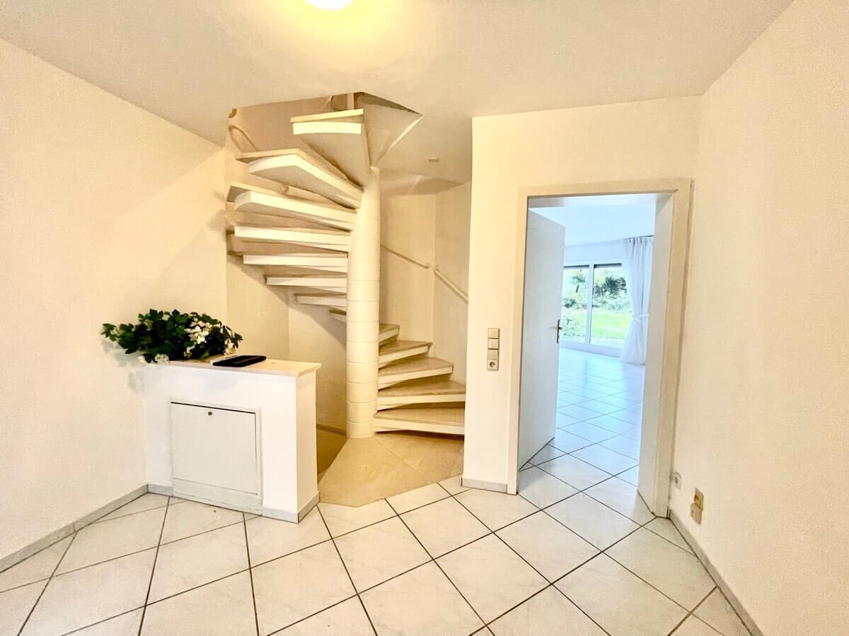 AS IMMOBILIEN: Ihr neues Zuhause in Wiesbaden-Aukamm stilvolles RMH mit Platz für die ganze Familie