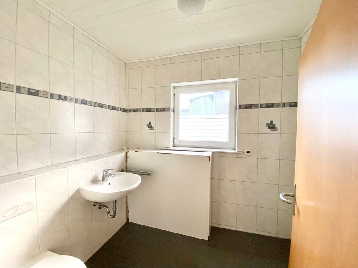 AS IMMOBILIEN: Wiesbaden Delkenheim Wohnen und Arbeiten unter einem Dach EBK, Kamin, Stellplätze