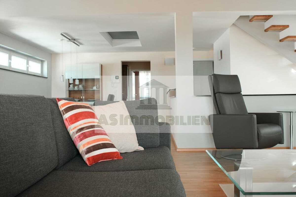 AS IMMOBILIEN: Penthouse furnished apartment close to Crestview Housing, 10 min drive from Clay