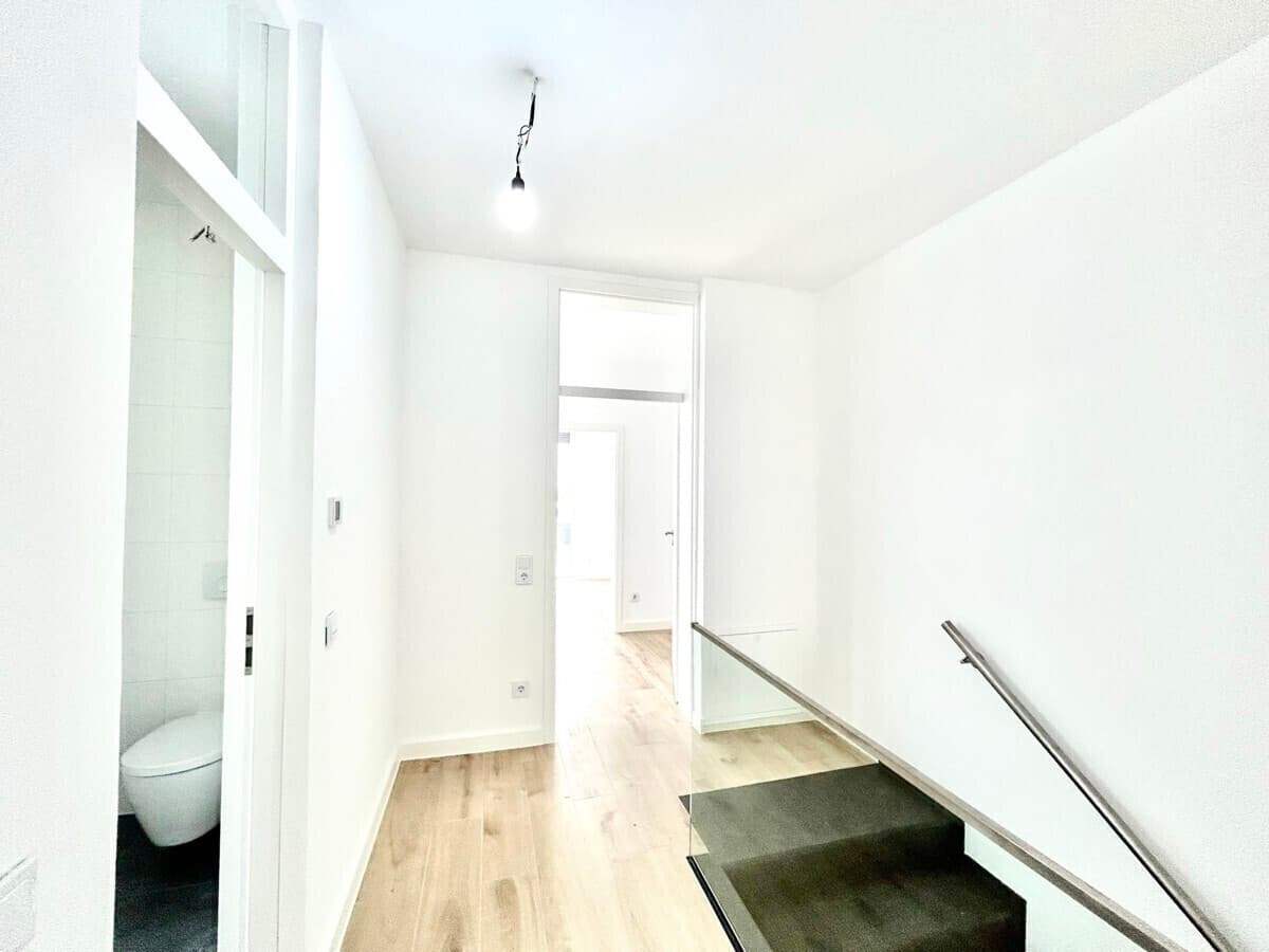 RENTED: Wiesbaden 3br penthouse 120m² condo, rooftop, 2 parking, fitted kitchen 10min to Clay