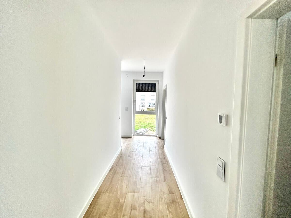 RENTED: Wiesbaden 3br penthouse 120m² condo, rooftop, 2 parking, fitted kitchen 10min to Clay
