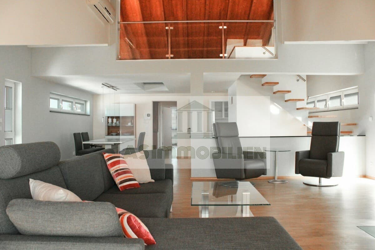 AS IMMOBILIEN: Penthouse furnished apartment close to Crestview Housing, 10 min drive from Clay