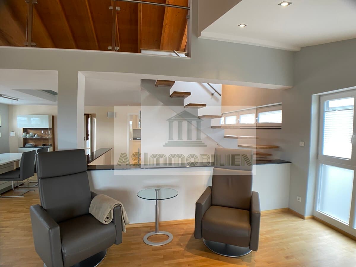 AS IMMOBILIEN: Penthouse furnished apartment close to Crestview Housing, 10 min drive from Clay