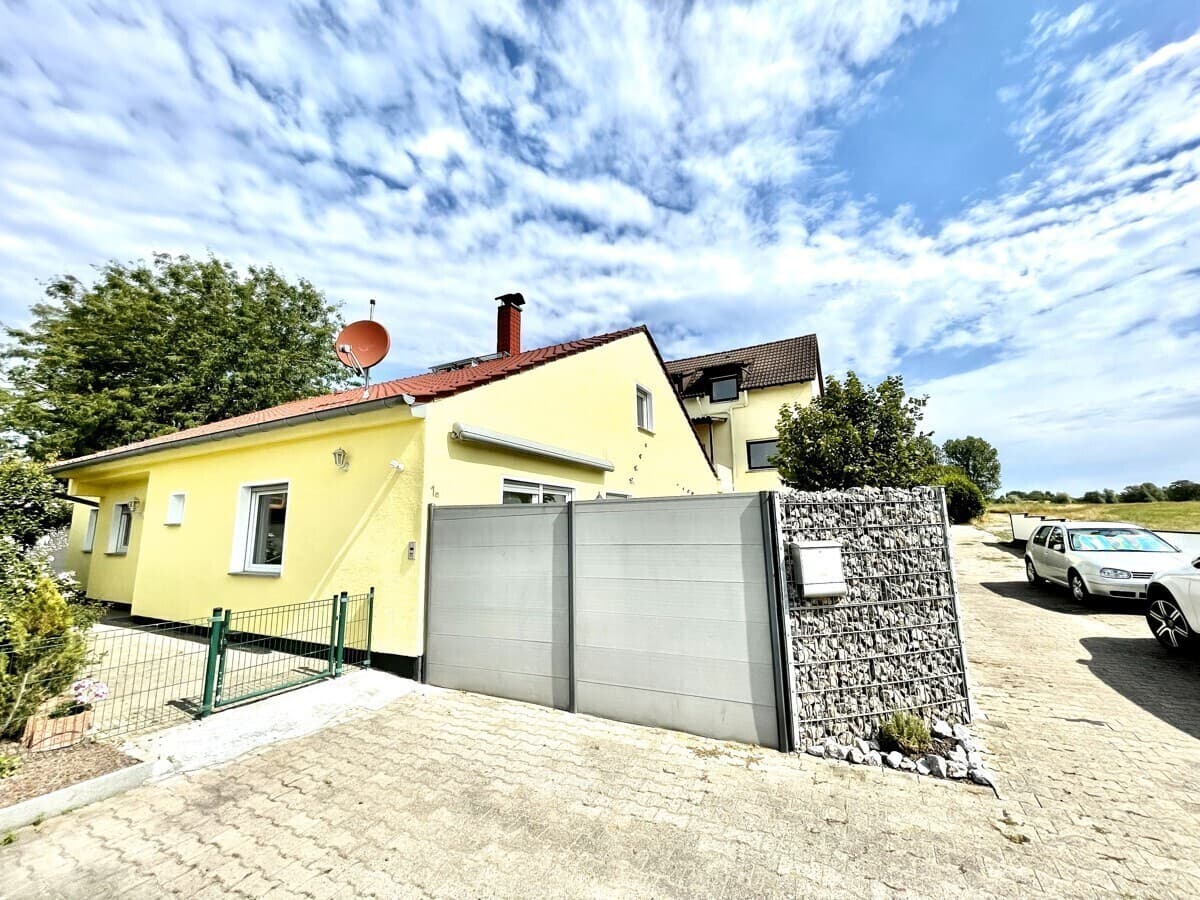 AS IMMOBILIEN: Wiesbaden Delkenheim Wohnen und Arbeiten unter einem Dach EBK, Kamin, Stellplätze