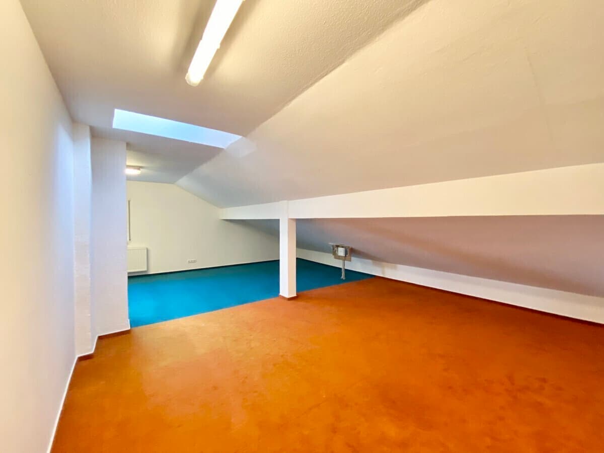 AS IMMOBILIEN: Wiesbaden Delkenheim Wohnen und Arbeiten unter einem Dach EBK, Kamin, Stellplätze