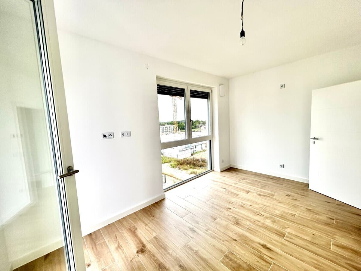 RENTED: Wiesbaden 3br penthouse 120m² condo, rooftop, 2 parking, fitted kitchen 10min to Clay