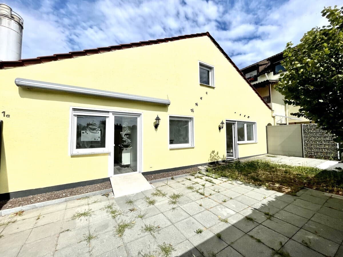 AS IMMOBILIEN: Wiesbaden Delkenheim Wohnen und Arbeiten unter einem Dach EBK, Kamin, Stellplätze