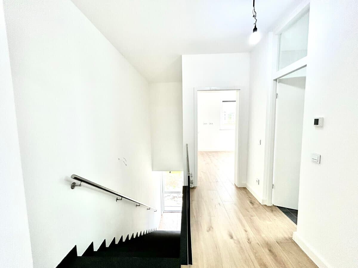 RENTED: Wiesbaden 3br penthouse 120m² condo, rooftop, 2 parking, fitted kitchen 10min to Clay