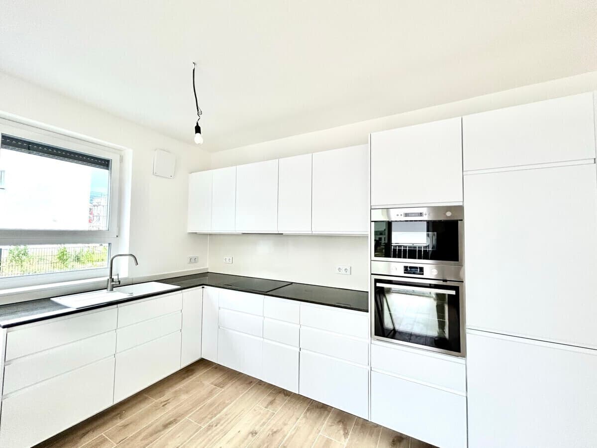 RENTED: Wiesbaden 3br penthouse 120m² condo, rooftop, 2 parking, fitted kitchen 10min to Clay