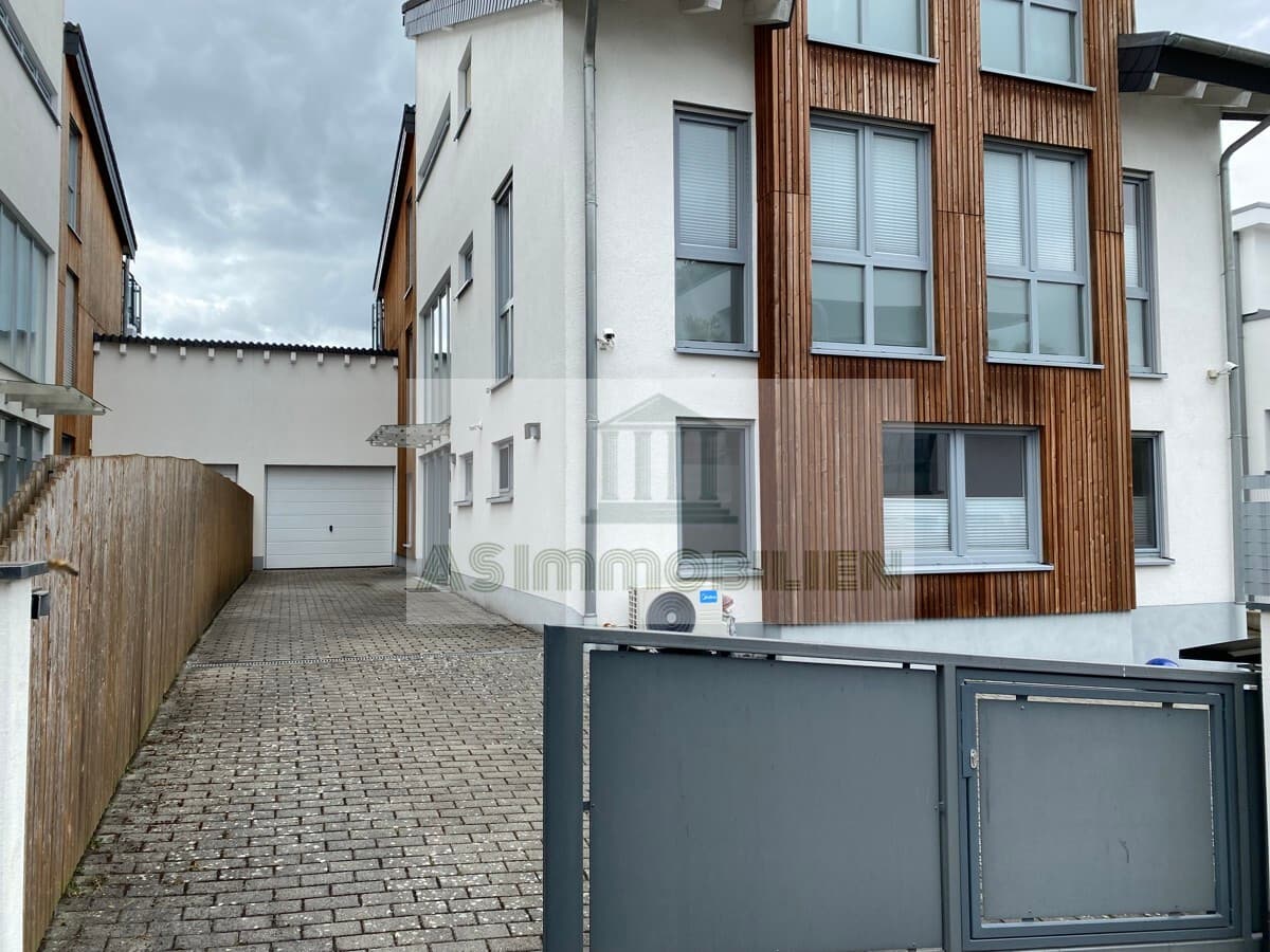 AS IMMOBILIEN: Penthouse furnished apartment close to Crestview Housing, 10 min drive from Clay