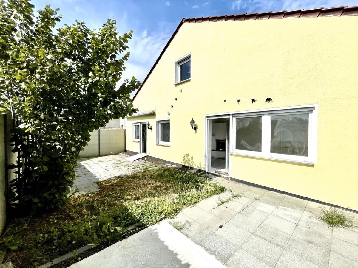 AS IMMOBILIEN: Wiesbaden Delkenheim Wohnen und Arbeiten unter einem Dach EBK, Kamin, Stellplätze