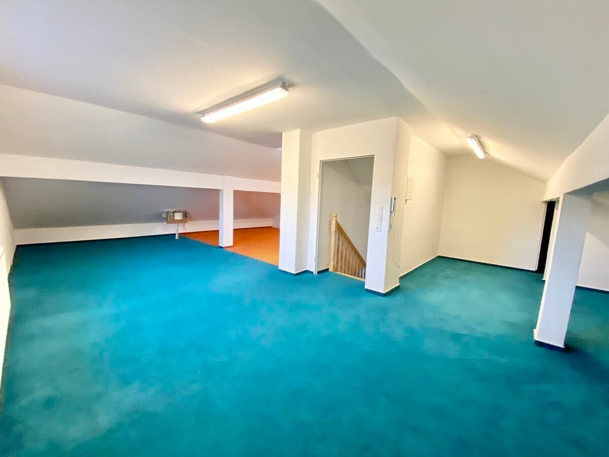 AS IMMOBILIEN: Wiesbaden Delkenheim Wohnen und Arbeiten unter einem Dach EBK, Kamin, Stellplätze