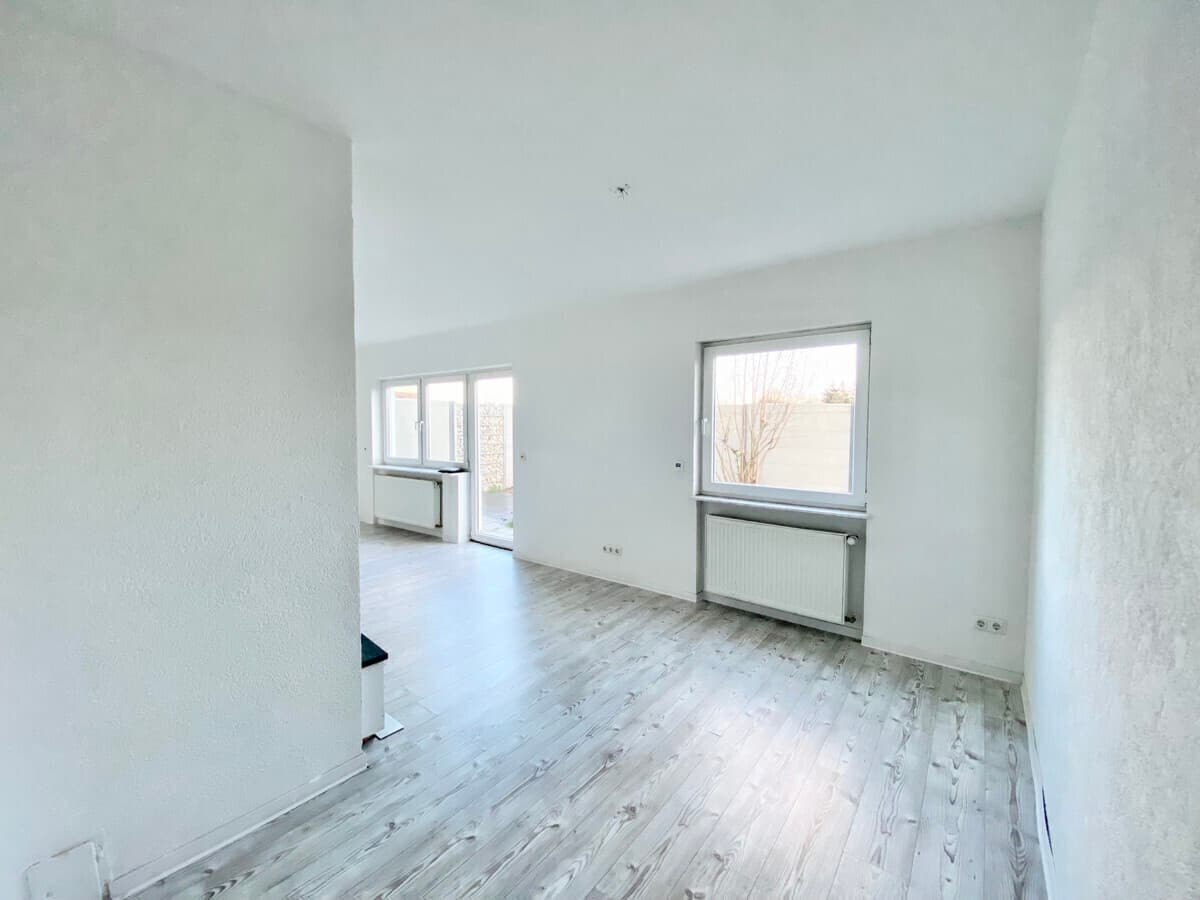 AS IMMOBILIEN: Wiesbaden Delkenheim Wohnen und Arbeiten unter einem Dach EBK, Kamin, Stellplätze